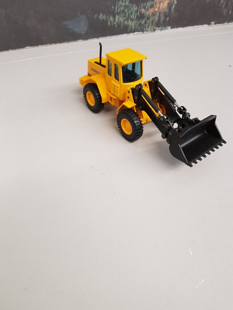 Te koop Volvo L-70 Wheelloader geheel metaal 1/50, Ophalen of Verzenden, Nieuw, Bus of Vrachtwagen