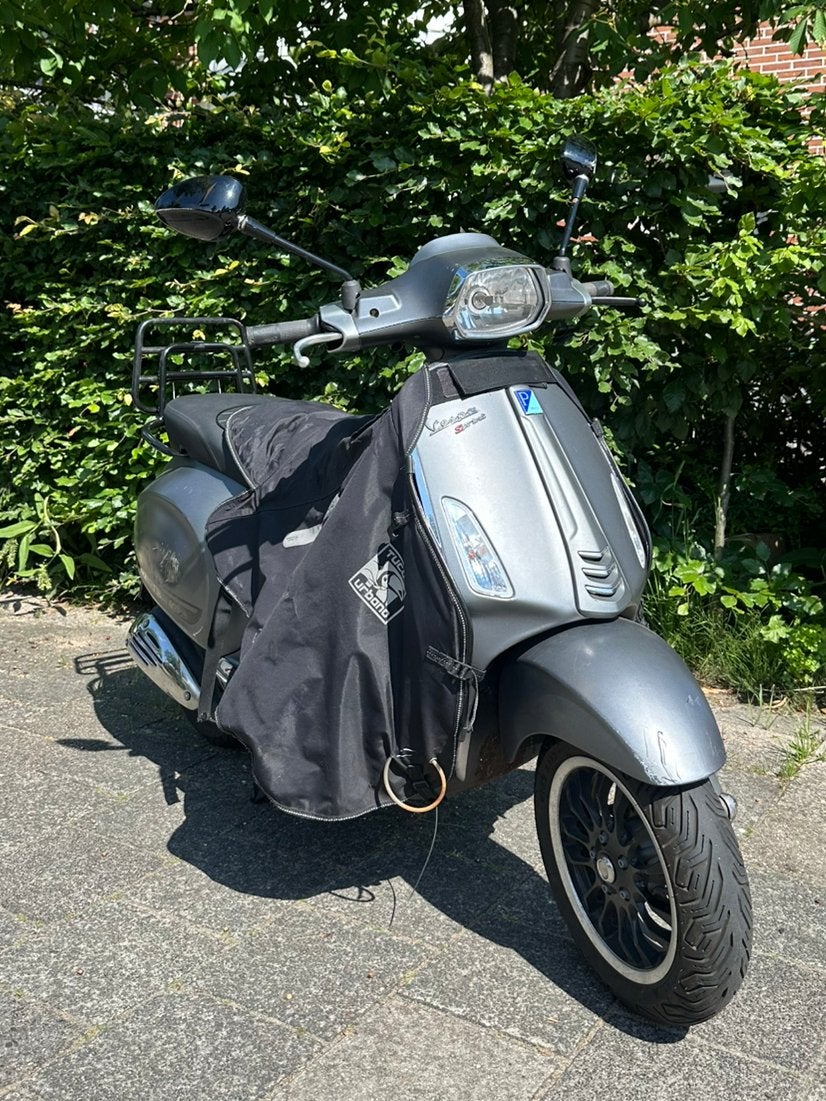 Vespa Sprint Mat Grijs 2016 Windscherm + Beenkleed + Rekje, Fietsen en Brommers, Scooters | Piaggio, Zo goed als nieuw, Overige modellen