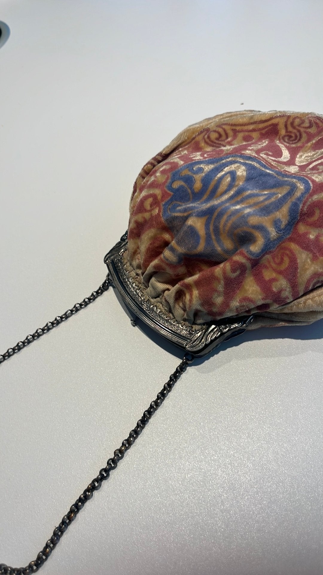 Antiek fluwelen beugeltasje met echt zilveren beugel, Ophalen of Verzenden, Zilver