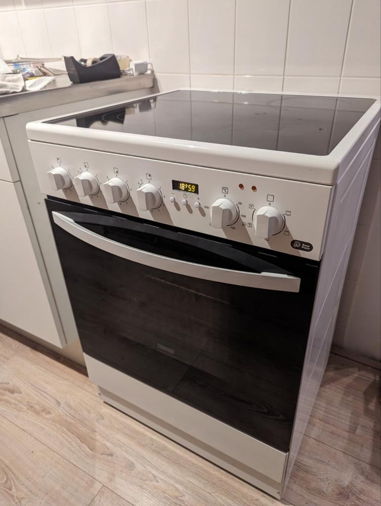 Zanussi ZCV65301WA Keramisch Fornuis - 2 fase Perilex, Witgoed en Apparatuur, Fornuizen, Ophalen, Gebruikt, Keramisch, 4 kookzones