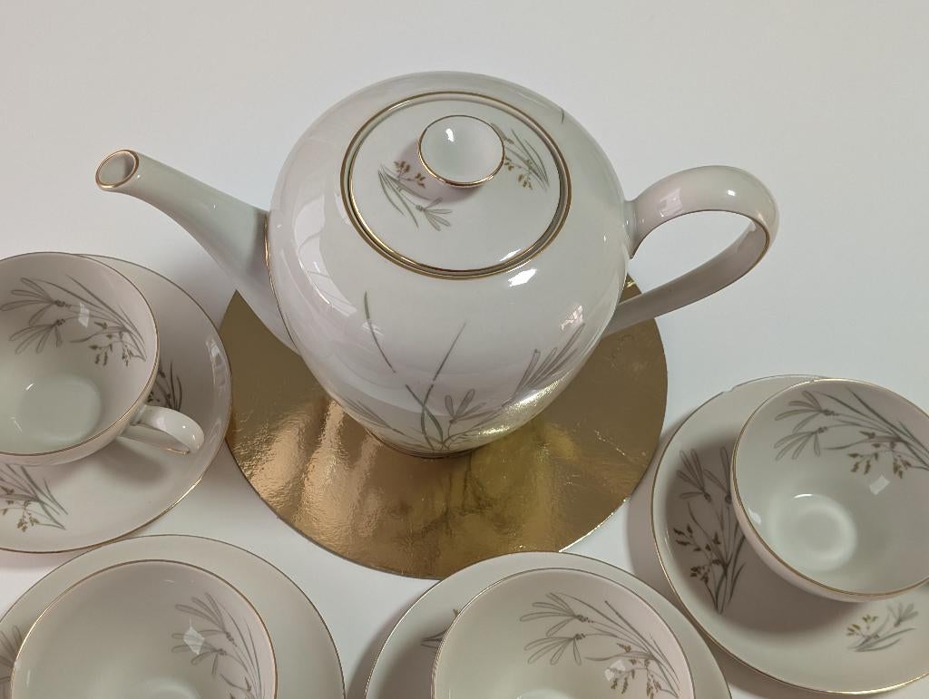 KPM Vintage Tea pot set with 4 cups and saucer, Ophalen of Verzenden, Zo goed als nieuw, Porselein, Kop en/of schotel