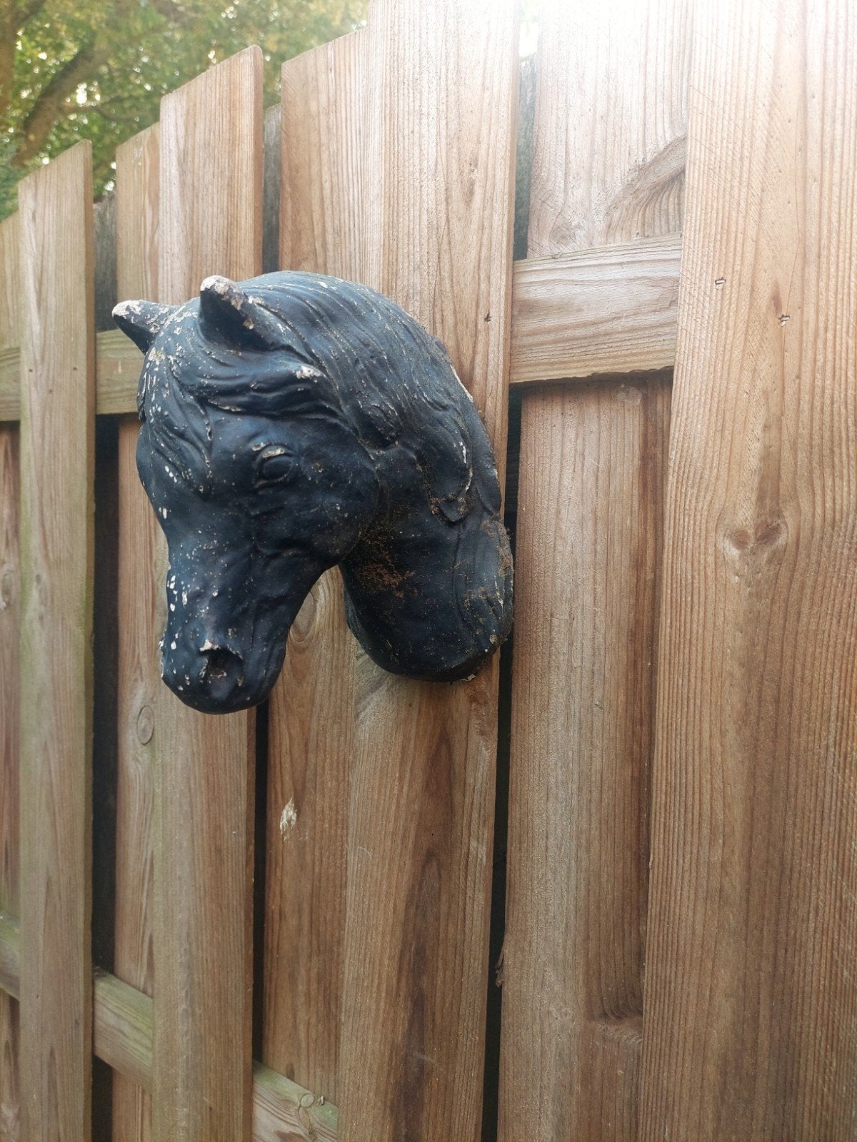 Beelden van Paardenhoofden, Ophalen