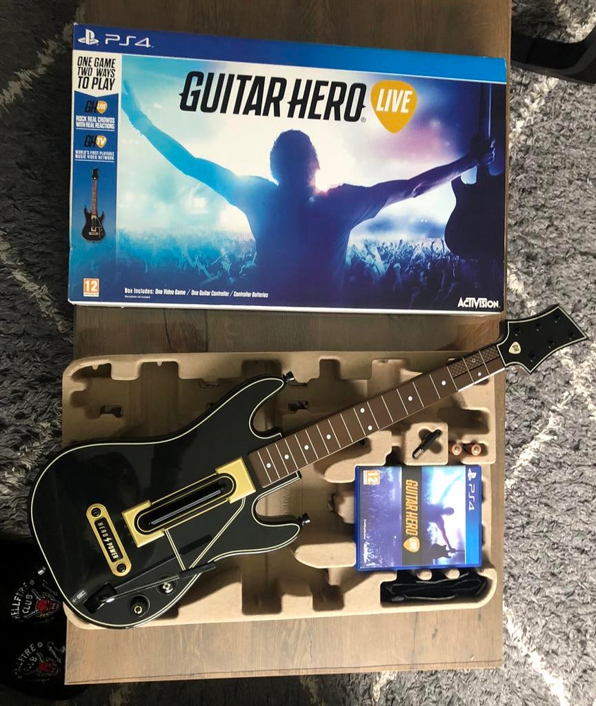 Ps4 Guitar Hero Live Bundel Compleet set in verpakking, Spelcomputers en Games, Games | Sony PlayStation 4, Ophalen, Zo goed als nieuw
