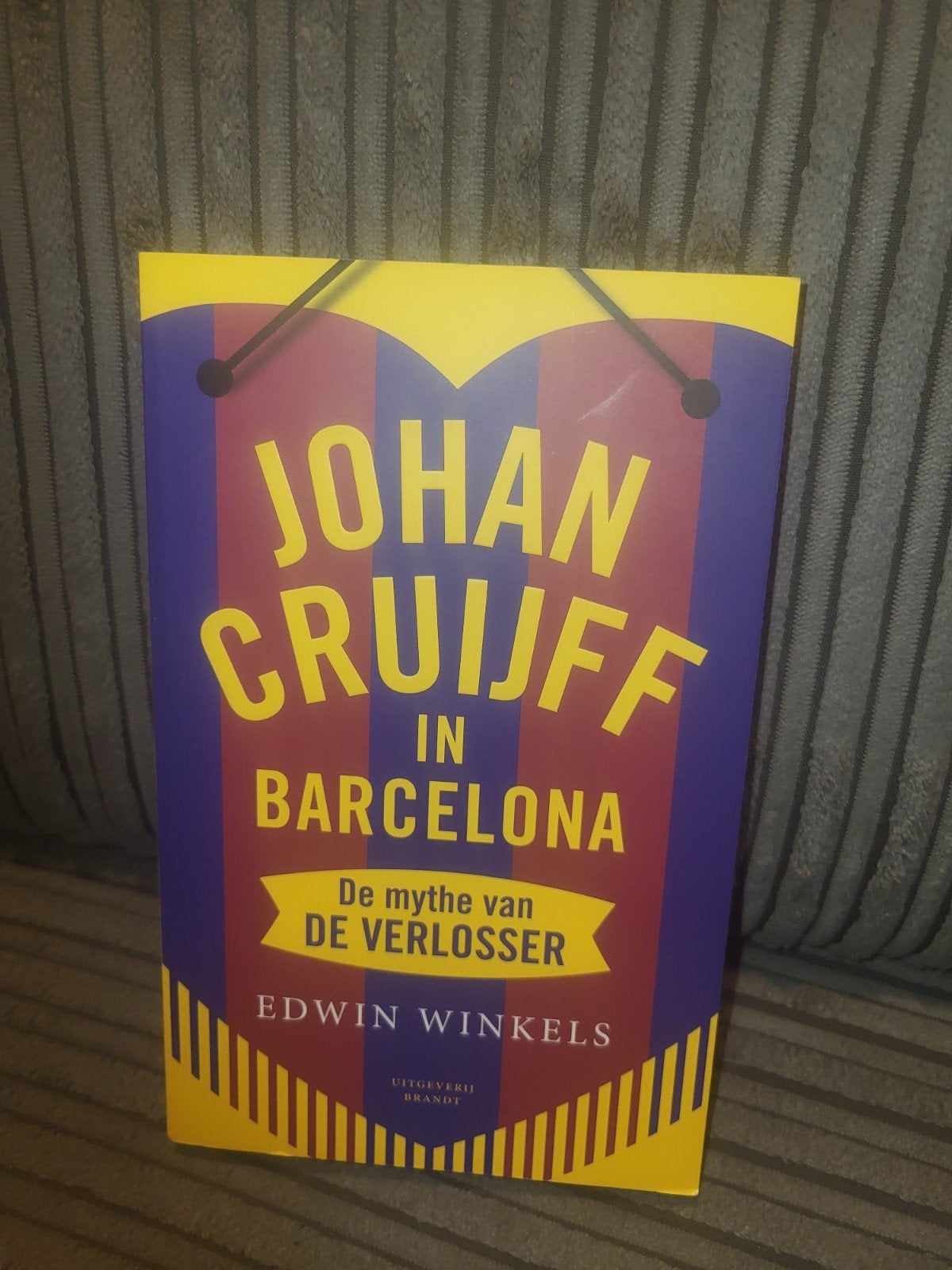 Johan cruijff in Barcelona zgan, Ophalen, Zo goed als nieuw, Ajax, Boek of Tijdschrift