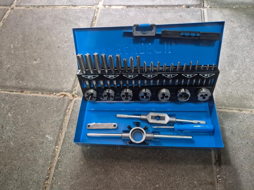 NIEUW Tappenset en snijplaten set  m3 tot m12, Ophalen, Nieuw