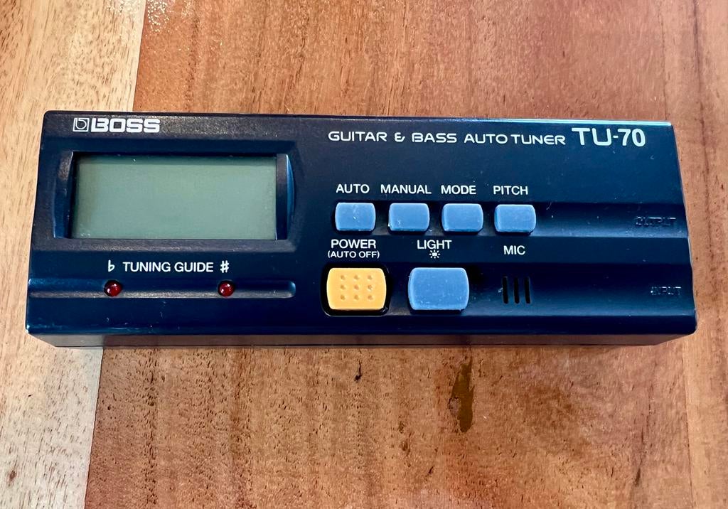 BOSS TU-70 gitaar en bas tuner., Muziek en Instrumenten, Effecten, Ophalen of Verzenden, Zo goed als nieuw
