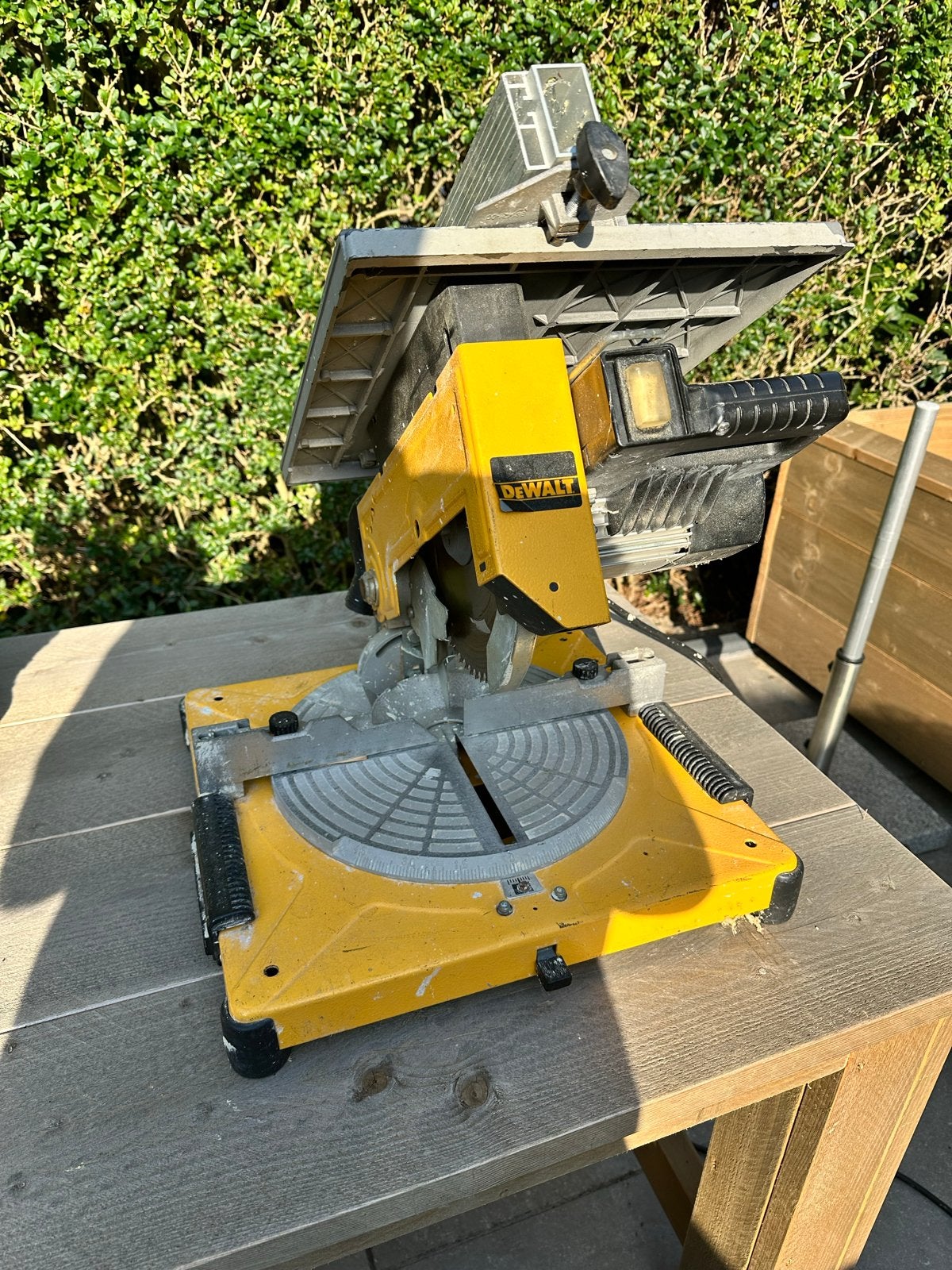 Foto 3 van DeWalt DW710 A2 Afkortzaag - Gebruikt