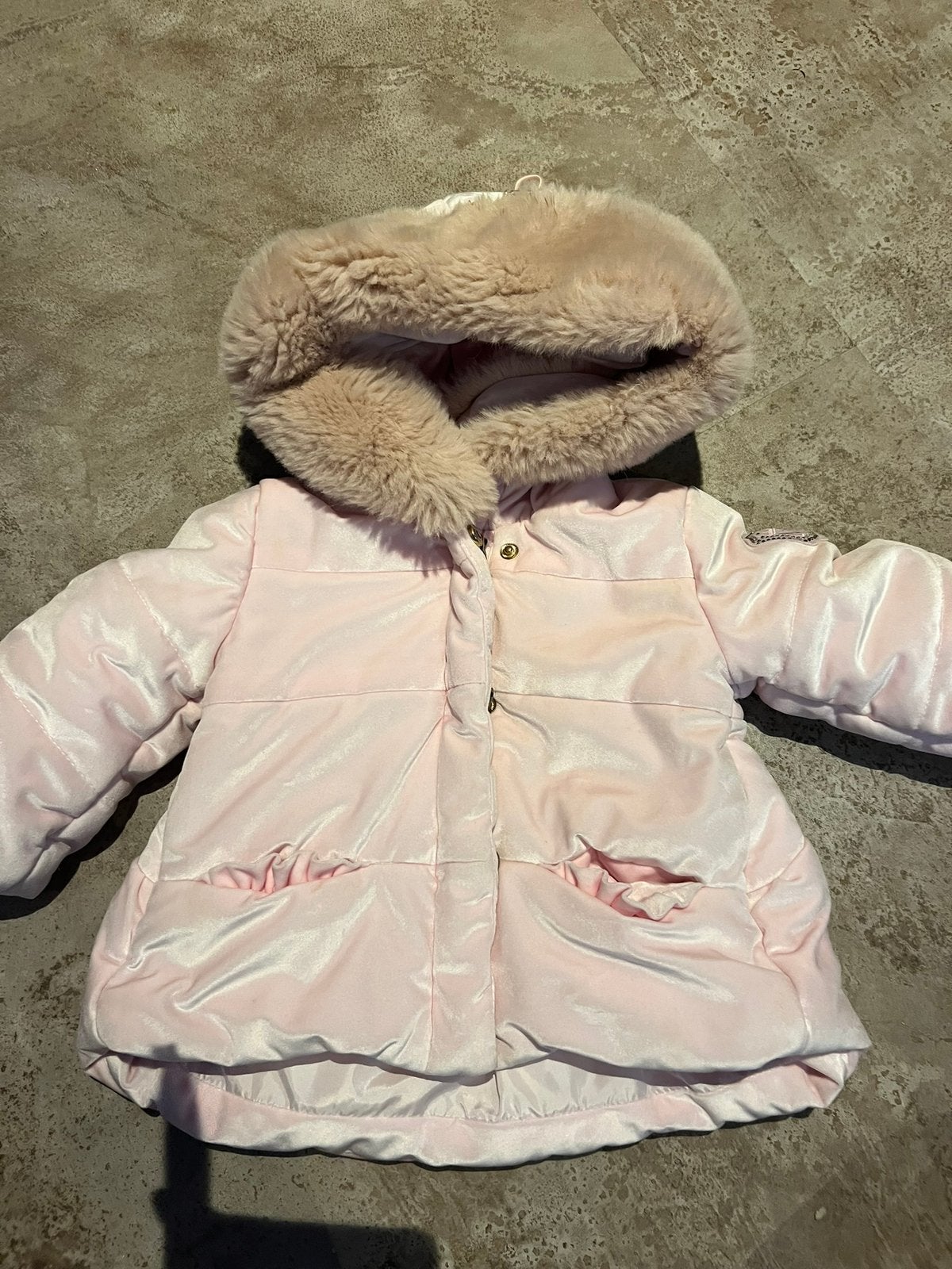 Monnalisa winterjas met capuchon maat 68 origineel zgan, Meisje, Ophalen of Verzenden, Zo goed als nieuw, Jasje
