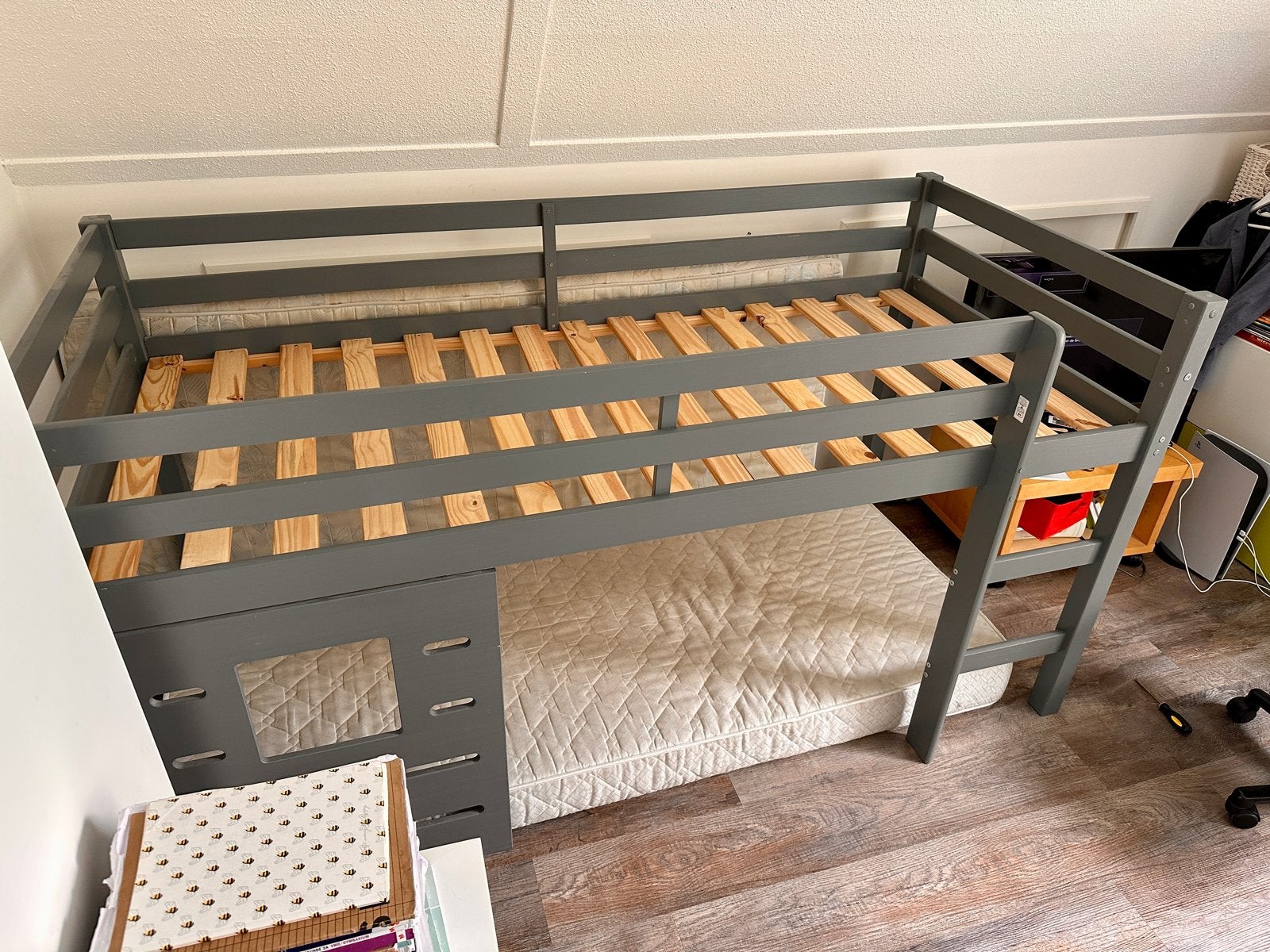 Hoogslaper Leen Bakker 200x90 cm met lattenbodem, Ophalen, Eenpersoons, Zo goed als nieuw, 200 cm