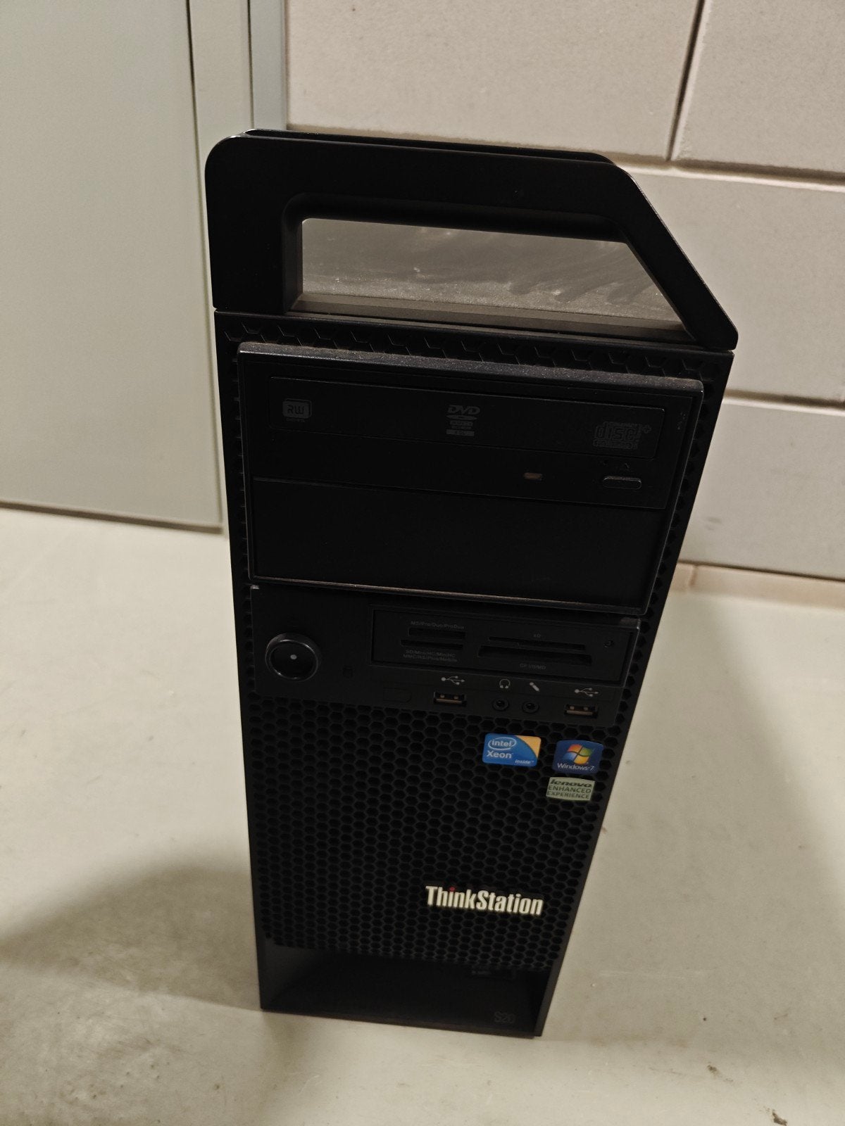 Lenovo ThinkStation S20 met Xeon processor (as is), Computers en Software, Ophalen, Gebruikt, Intel Xeon, Lenovo