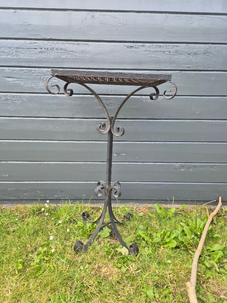 Gietijzeren tafeltje 43 x 27,8 / h 78 cm, Tuin en Terras, Ophalen, Gebruikt, Rechthoekig, Metaal