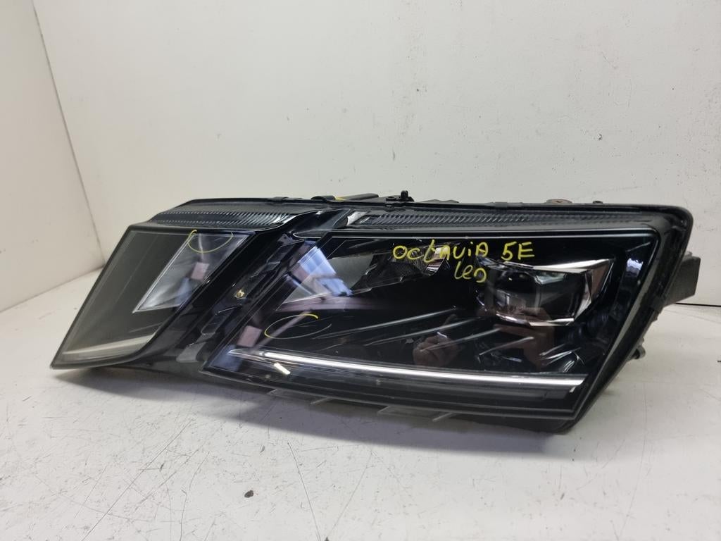 Skoda octavia 5E voll led koplamp links 5E1941015D, Gebruikt, Ophalen of Verzenden, Skoda, Skoda