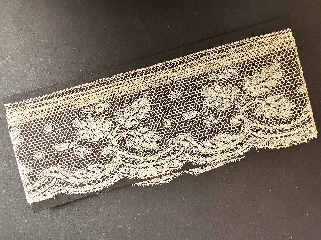 Antiek fijn Frans kant 140cm x 7cm Rijselse kant? nr.108, Ophalen of Verzenden, Kant