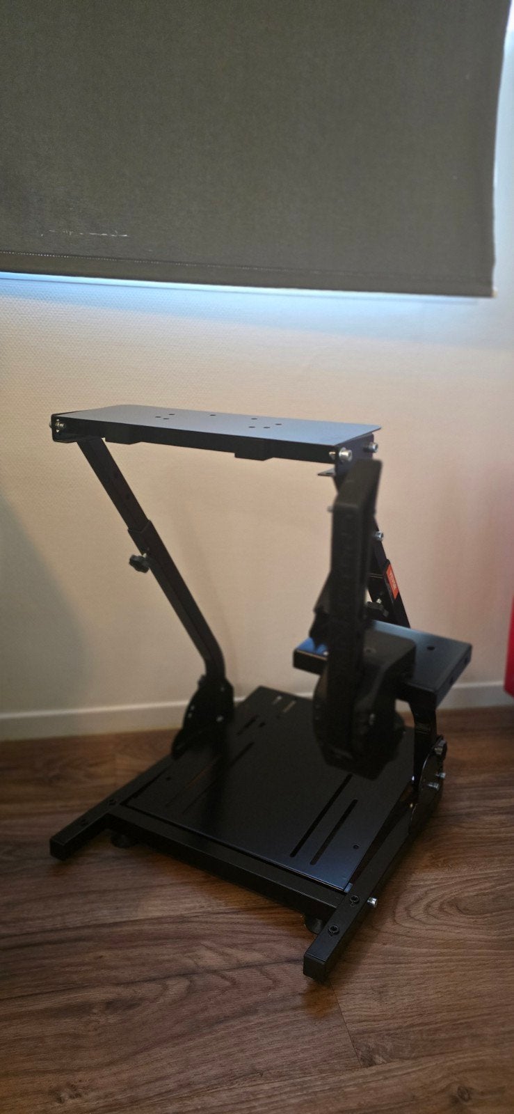 Foto 2 van Thrustmaster T300 RS GT met handrem en racestuurstandaard