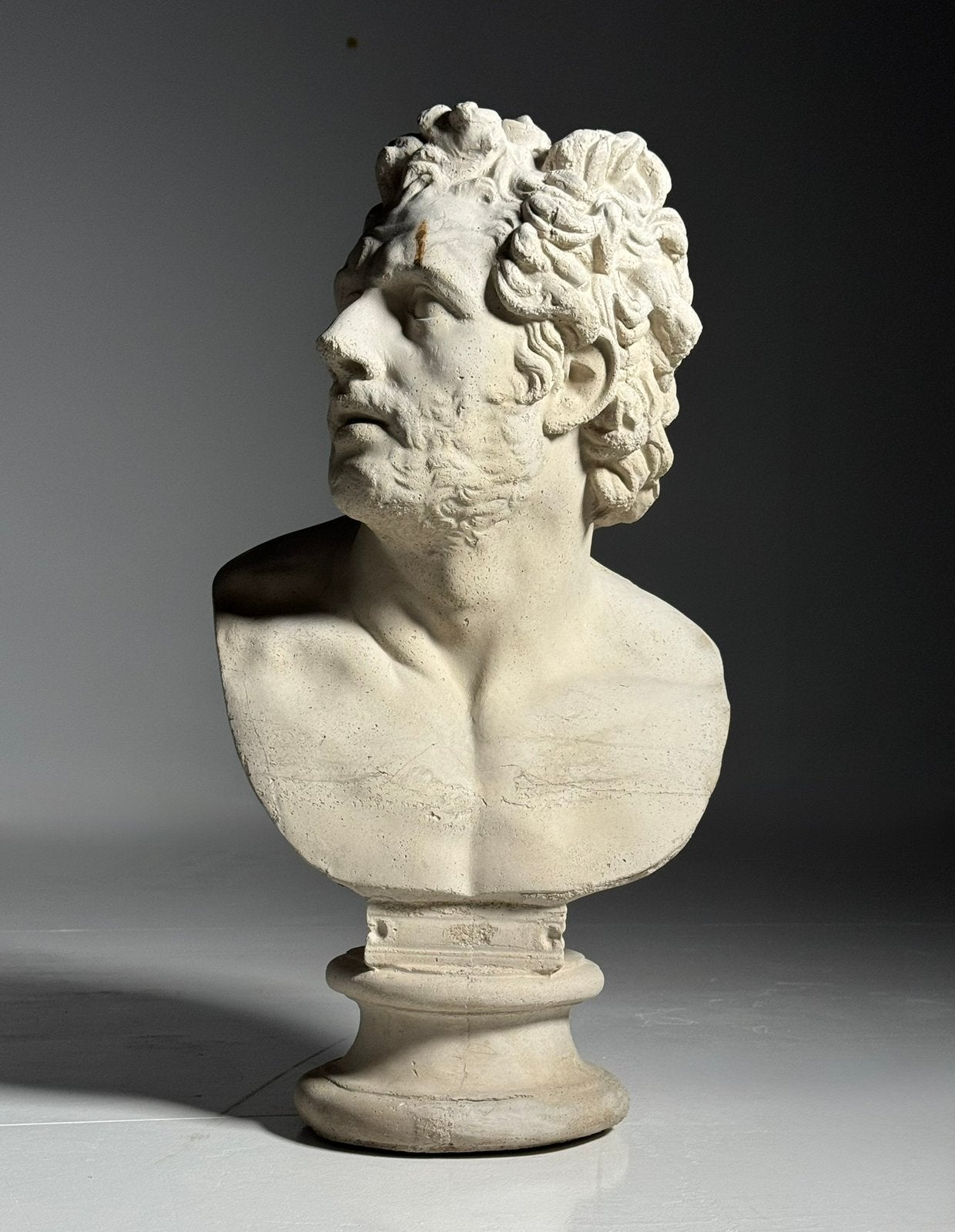 Borstbeeld beton Patroclus, Ophalen