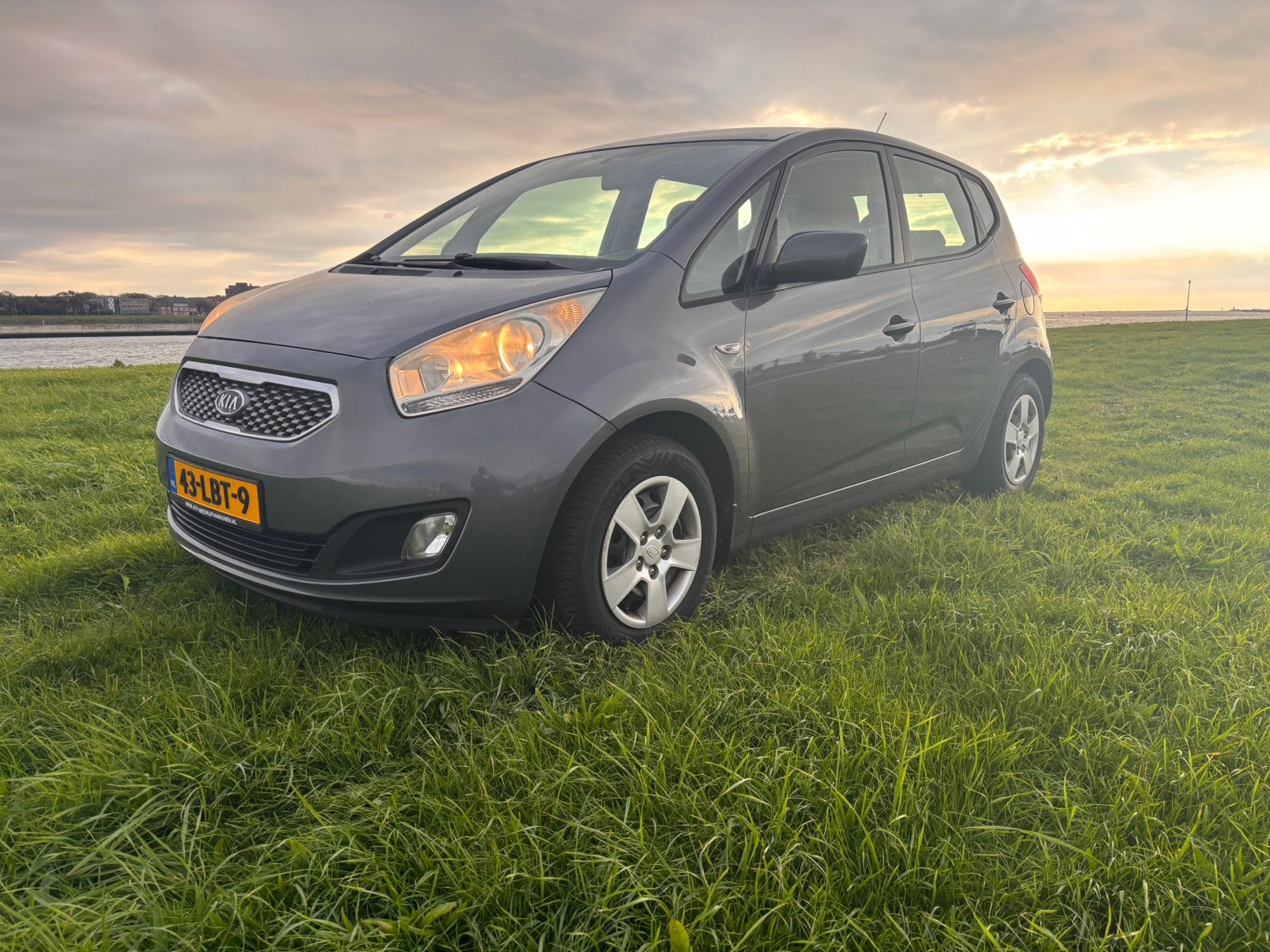 Kia Venga 1.6 Cvvt 2010 Grijs, Auto's, Voorwielaandrijving, 125 pk, 1591 cc, 4 cilinders