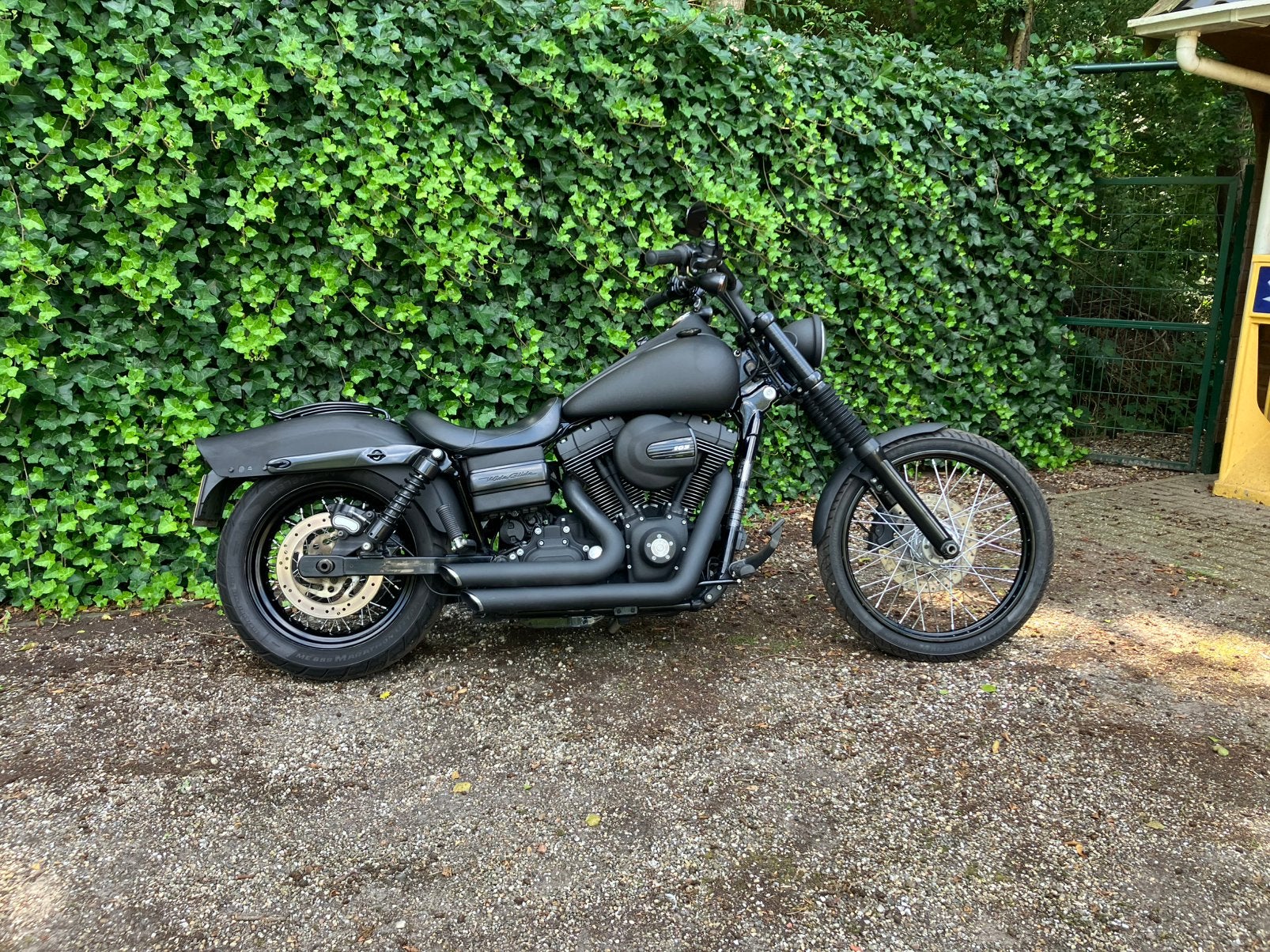 Volledig zwarte Dyna Wide Glide 2010 Twin Cam, 2 cilinders, 1585 cc, Particulier, Meer dan 35 kW