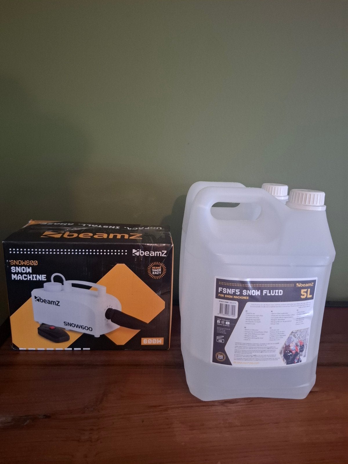 Beamz Snow600 Sneeuwmachine met 6.5L sneeuwschuim, Ophalen of Verzenden, Zo goed als nieuw, Feestartikel, Kerst of Sinterklaas