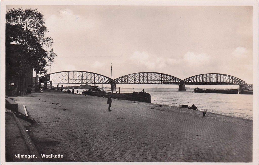 Nijmegen type FOTOKAART - Waalkade met brug (1934), Ophalen of Verzenden, 1920 tot 1940, Gelopen, Gelderland