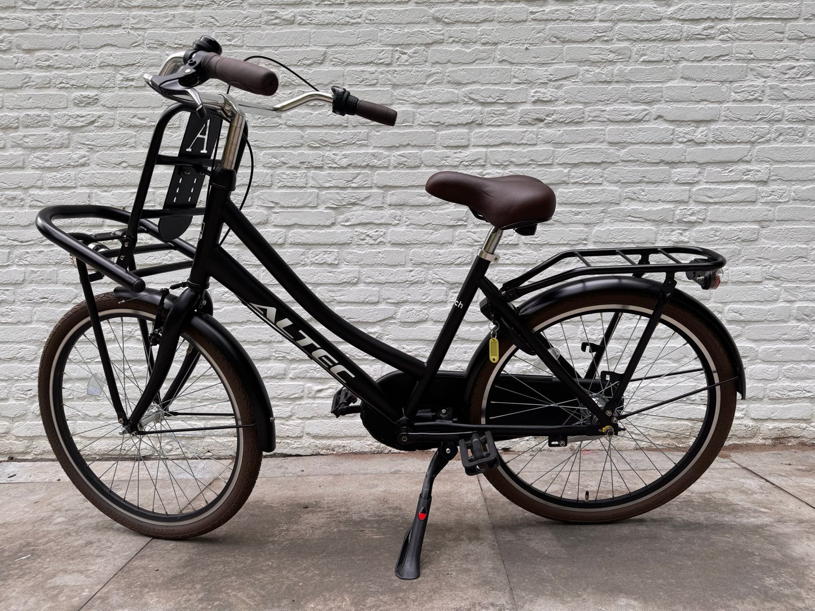 Altec meidenfiets 24 inch - zwart - Zo goed als nieuw, Fietsen en Brommers, Fietsen | Meisjes, Ophalen, 24 inch, Velgrem, Versnellingen