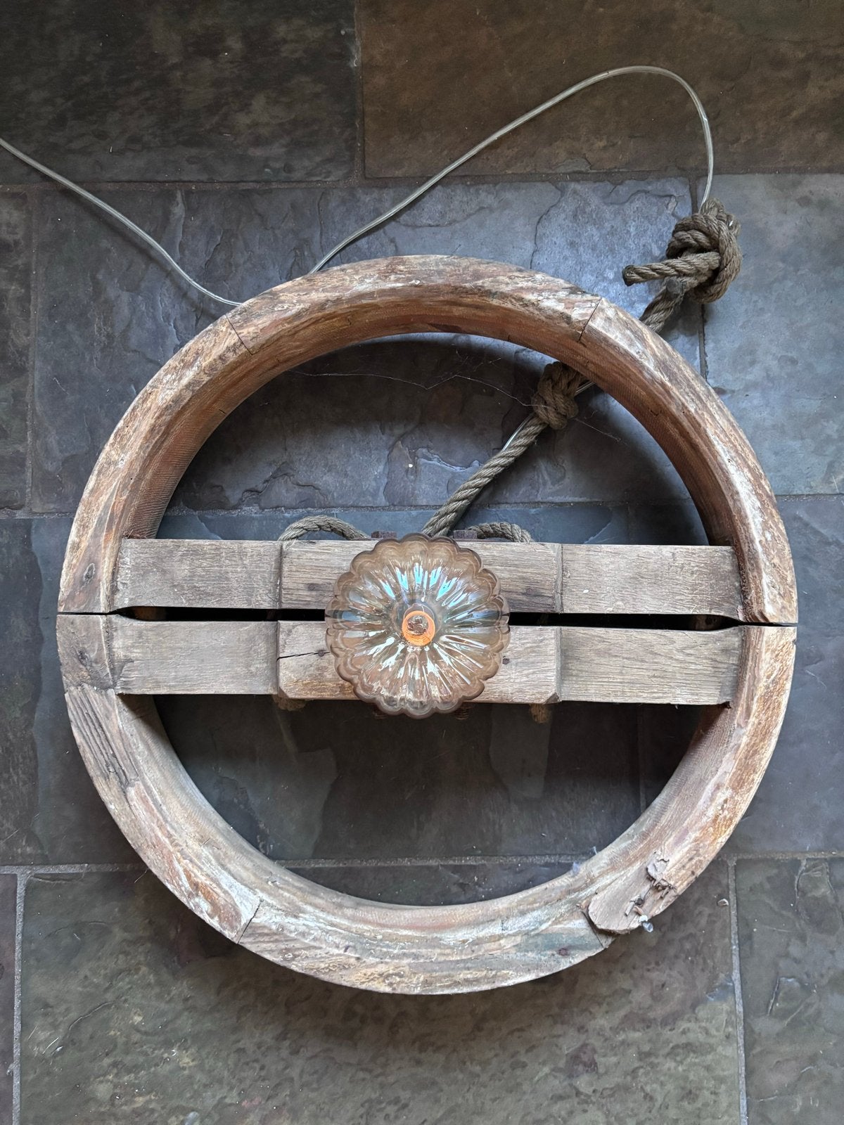 Antiek wiel tot hanglamp gemaakt met touwdetails, Antiek en Kunst, Ophalen of Verzenden