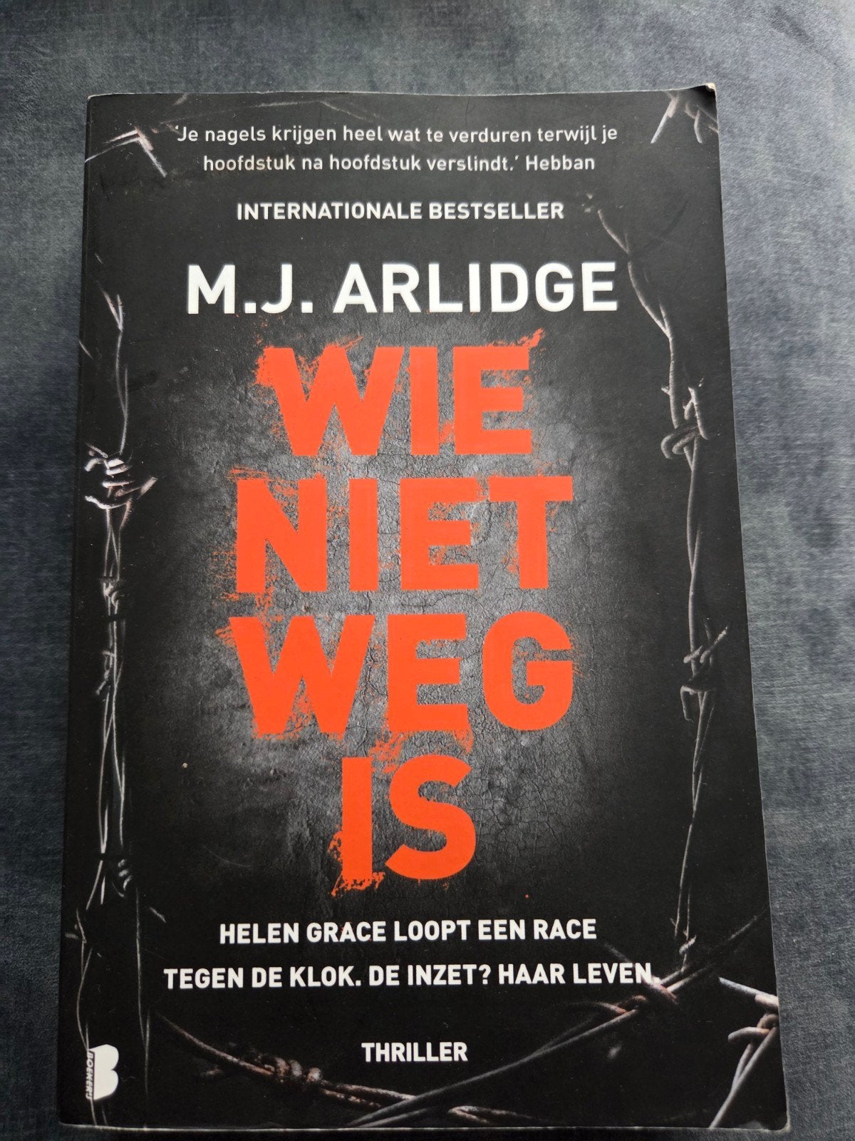 M.J. Arlidge - Wie niet weg is, Boeken, Ophalen, Zo goed als nieuw, M.J. Arlidge