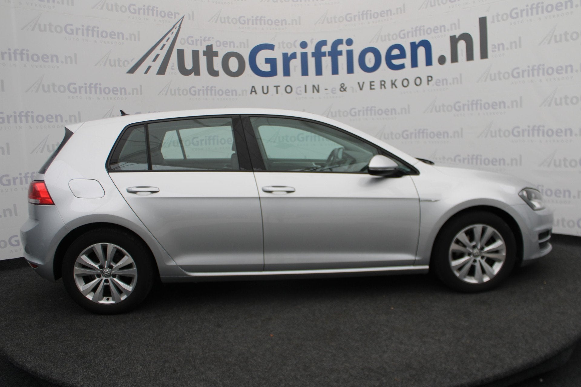 Foto 6 van Volkswagen Golf 1.0 TSI Comfortline keurige 5-deurs met klim