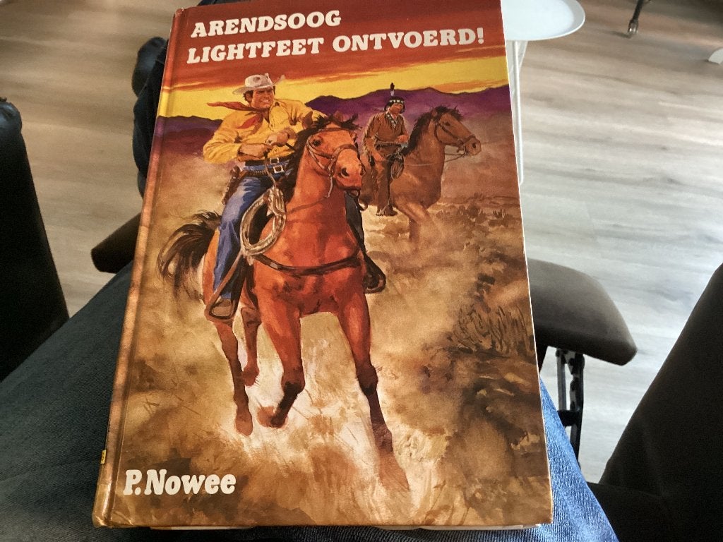 Te koop Arendsoog Lightfeet ontvoerd!, deel 62, Boeken, Ophalen of Verzenden, Zo goed als nieuw