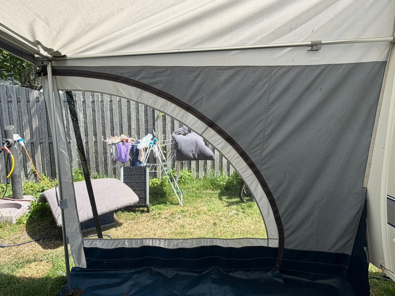 Luifel voor aan de de caravan, Ophalen, Gebruikt
