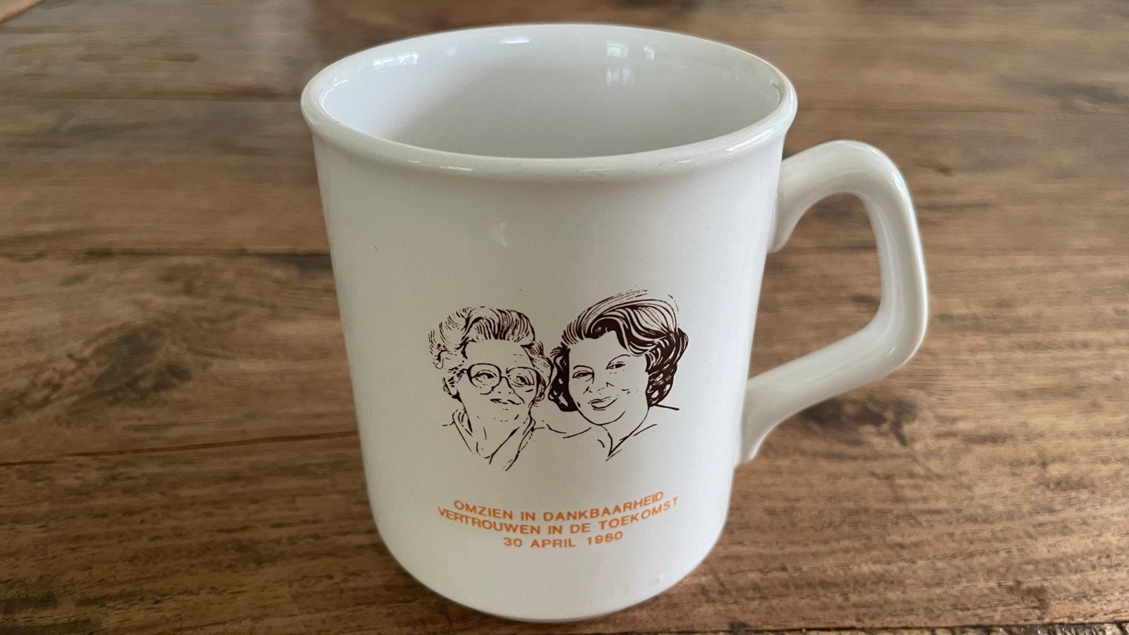 Vintage Beker Koningin Juliana en Beatrix 30 april 1980, Ophalen of Verzenden