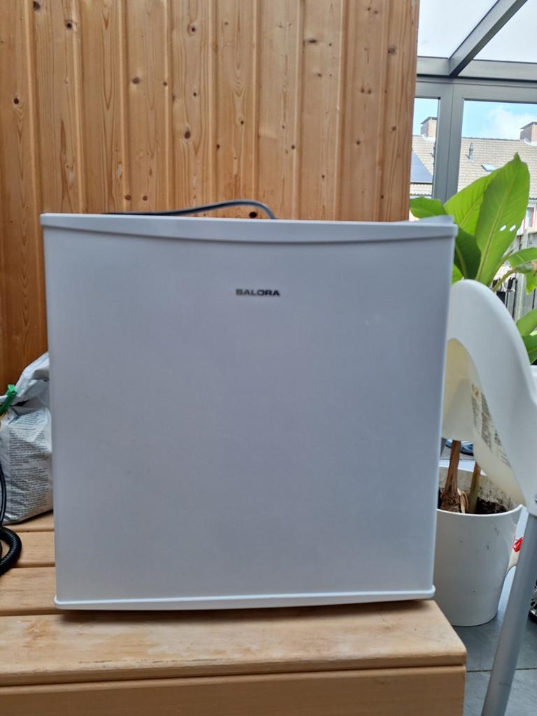 Salora FRB3200WH Compacte Barvriezer - 32L, Energieklasse E, Minder dan 85 cm, Ophalen of Verzenden, Met vriesvak, Minder dan 75 liter