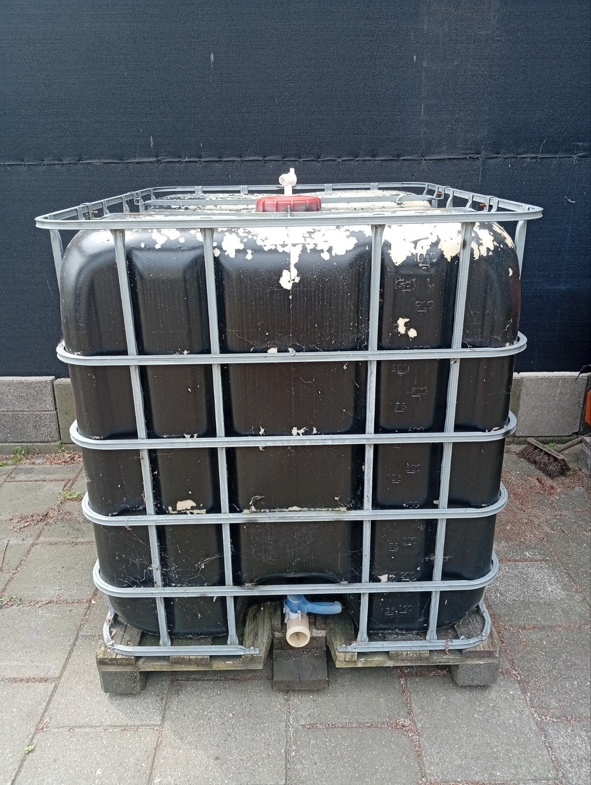 Ibc tank 1000 liter met kraan( heeft diesel ingezeten ), 150 liter of meer, Ophalen