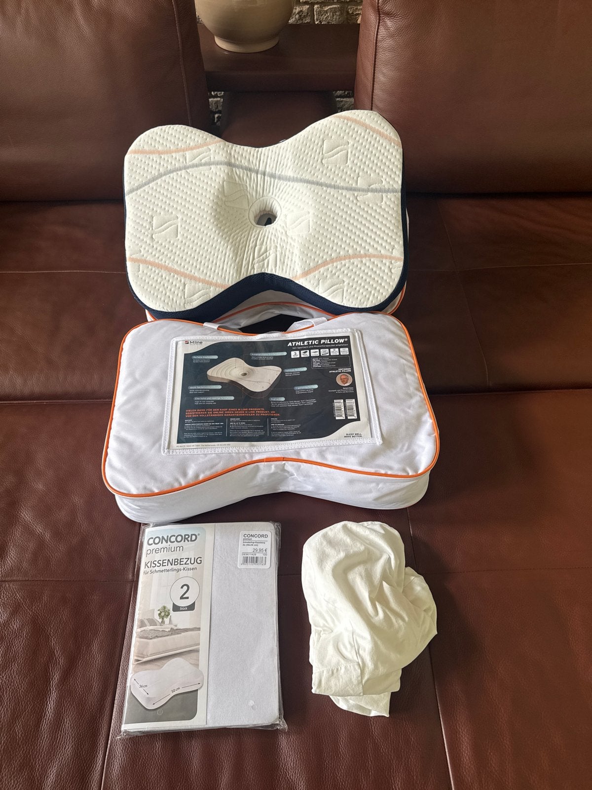 2x M-Line Athletic Pillow kussens + 3 hoesjes, Huis en Inrichting, Slaapkamer | Beddengoed, Eenpersoons, Wit, Nieuw, Ophalen of Verzenden