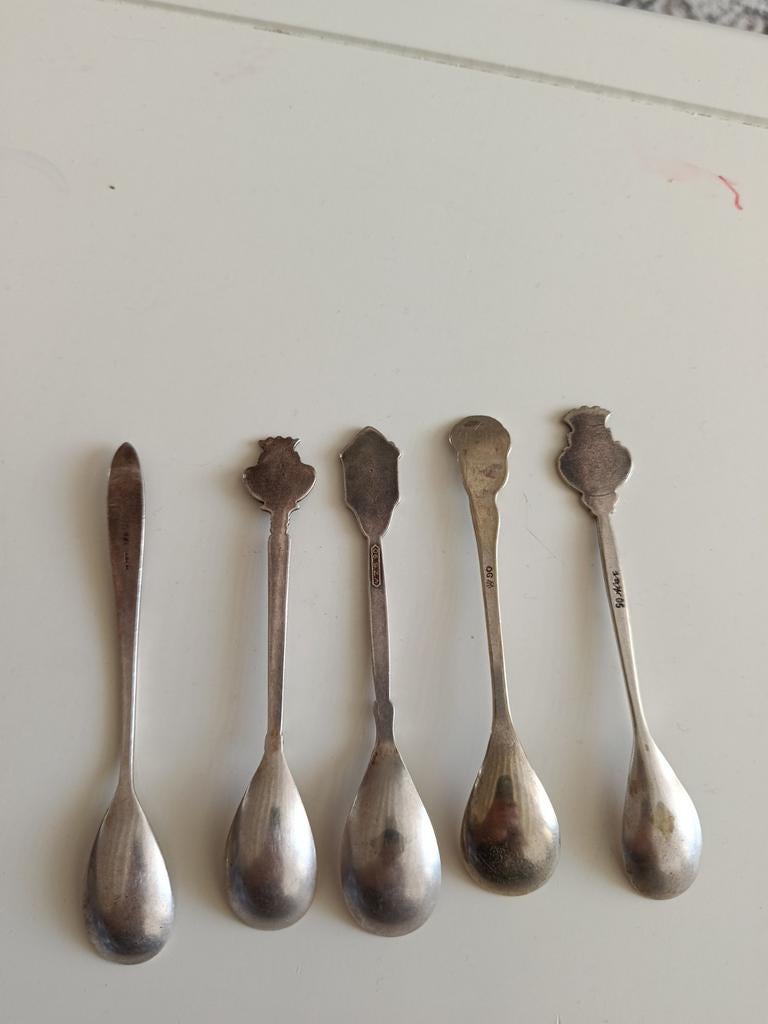 6 antieke verzilverde lepeltjes - diverse motieven, Ophalen of Verzenden