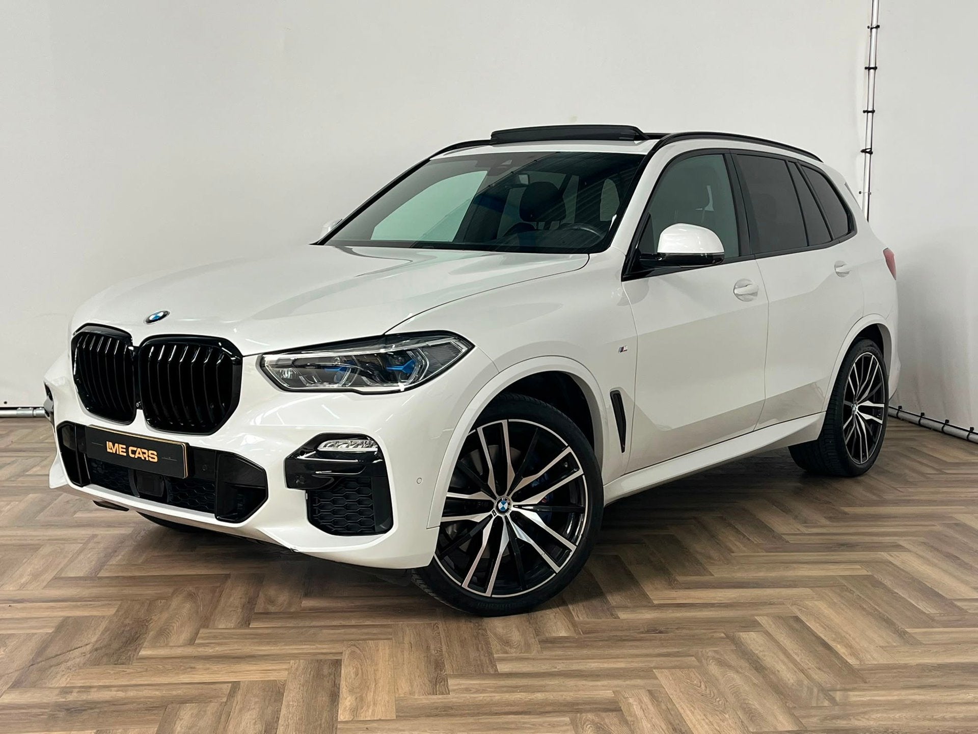 BMW X5 XDrive40i High Executive|HUD|SFEER|LASER|INRUIL MOGEL, Gebruikt, Automatische klimaatregeling, 138 €/maand, Bedrijf