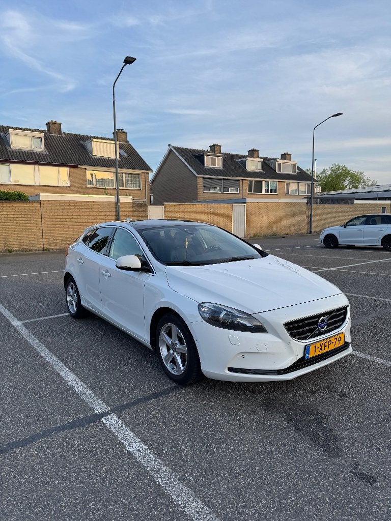 Volvo V40 2.0 D4 190PK 2014 Wit/Summum Business/Pano/Cam/, Voorwielaandrijving, Euro 5, Zwart, Wit