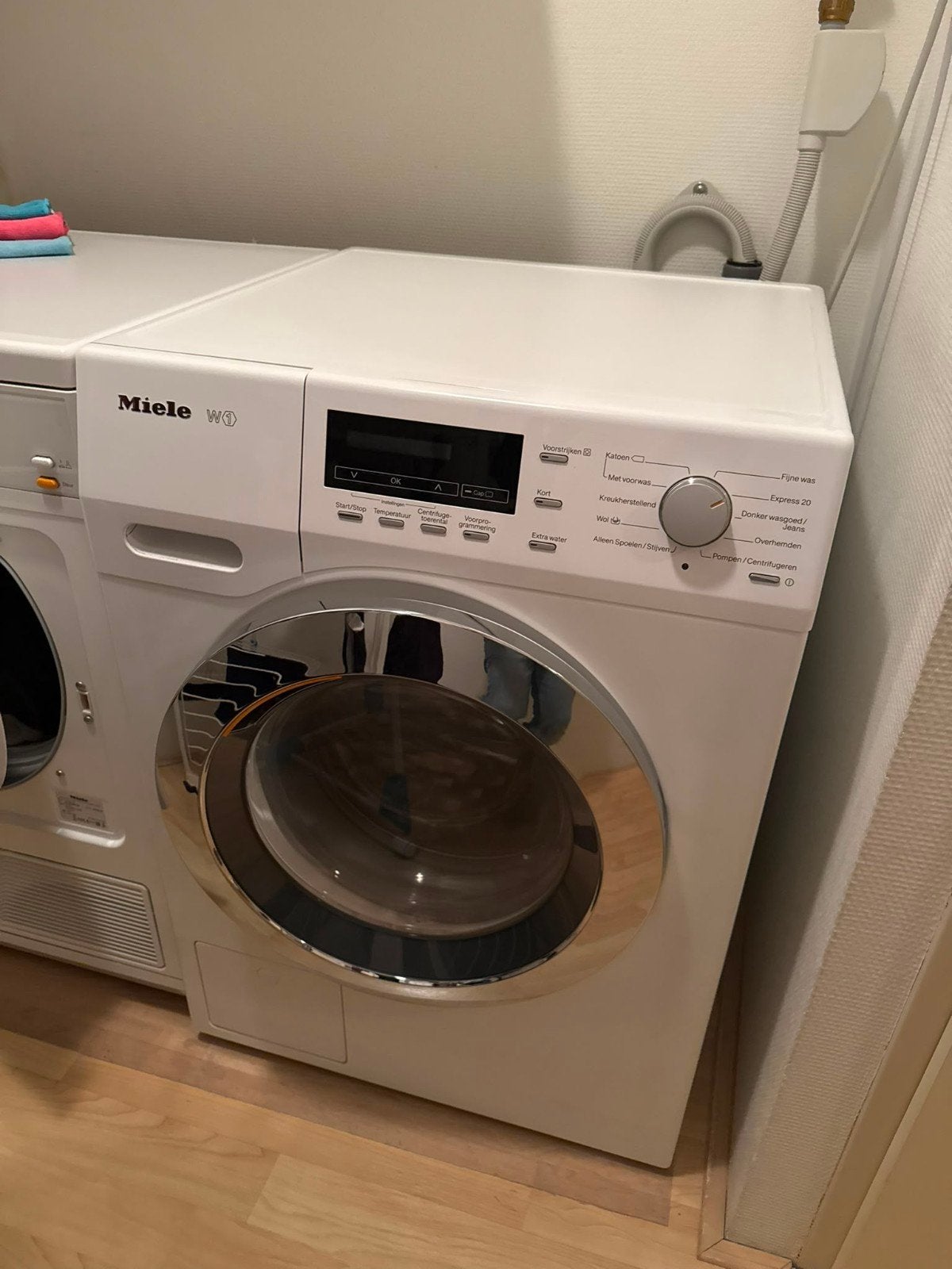 Miele W1 Wasmachine | Altijd monteur onderhouden, 1200 tot 1600 toeren, Gebruikt, Ophalen of Verzenden, Voorlader