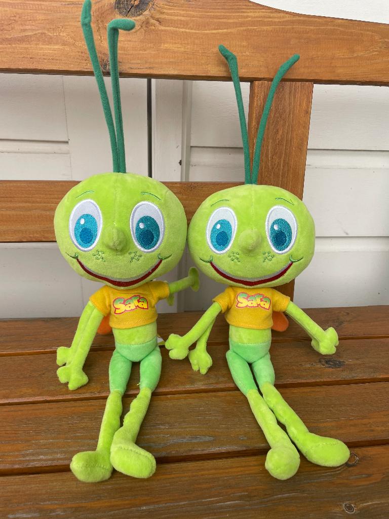 Saraland mascotte Sara de sprinkhaan knuffel | als nieuw, Kinderen en Baby's, Speelgoed | Knuffels en Pluche, Ophalen of Verzenden
