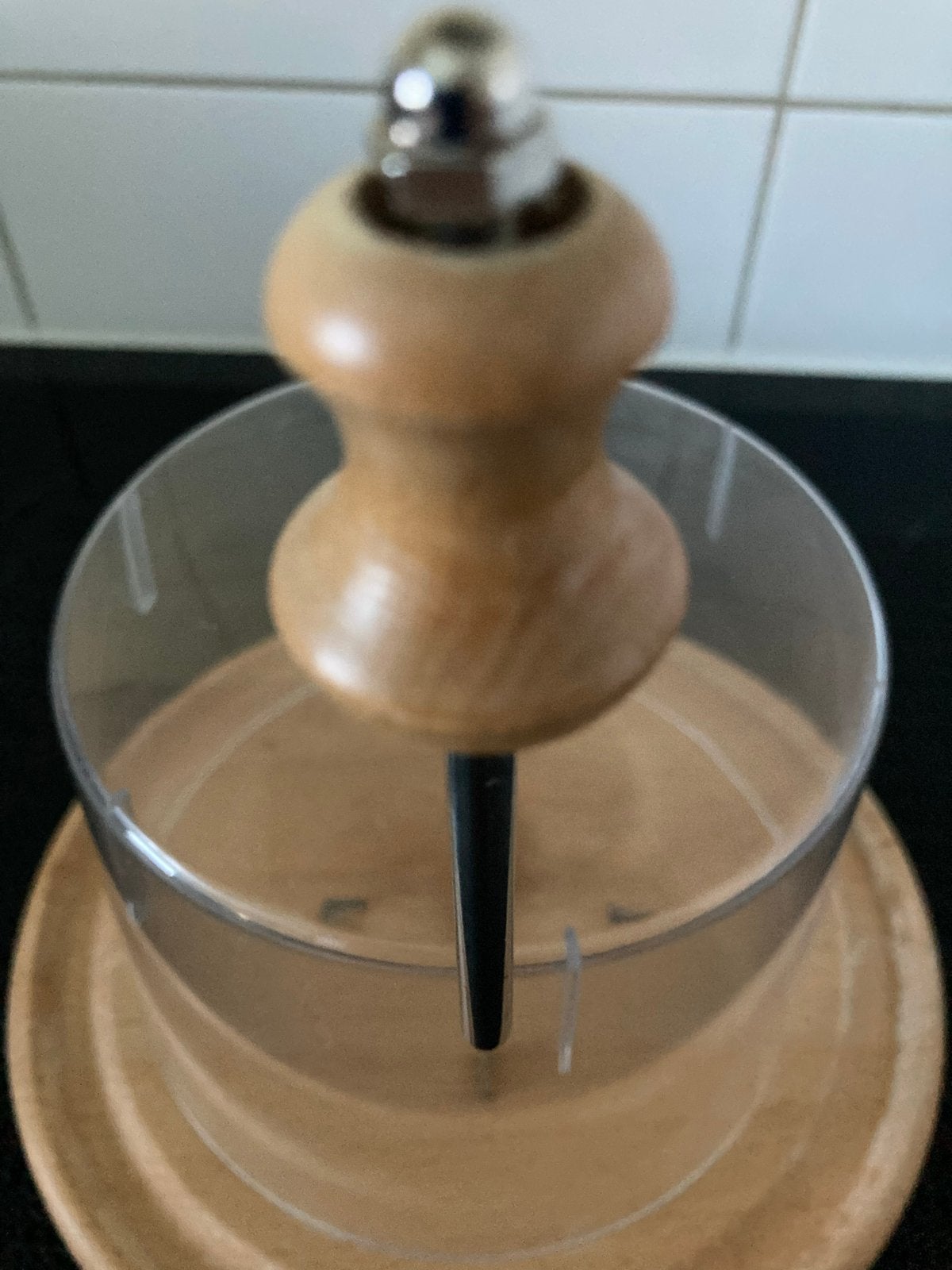 Kaasmolen - Handige kaasrasp met houten onderstel, Hout, Ophalen of Verzenden, Bruin, Overige typen