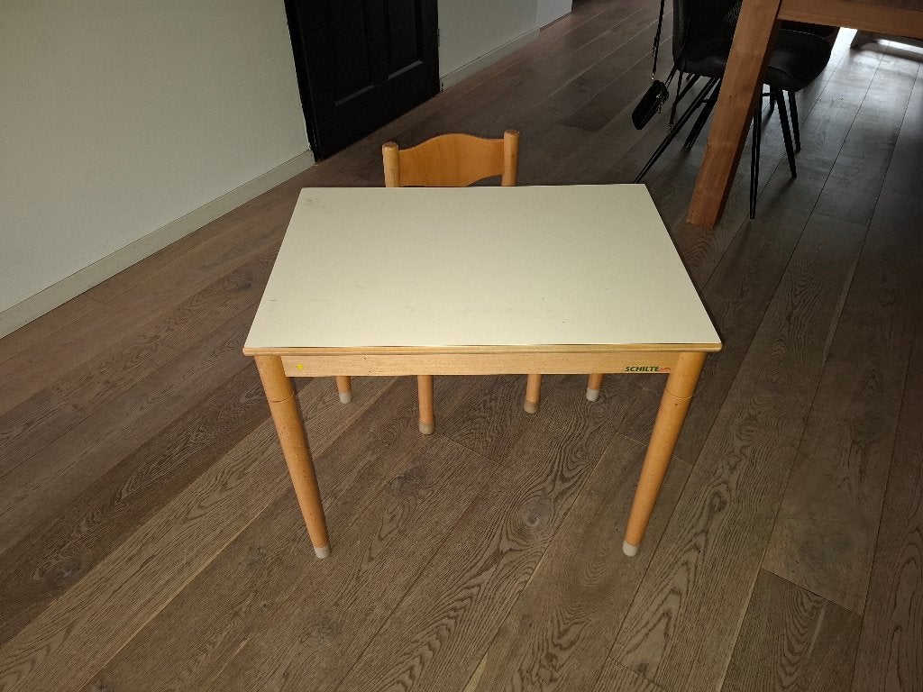 Kinderbureau + stoeltje van Schilte, Ophalen, Gebruikt, Tafel(s) en Stoel(en)
