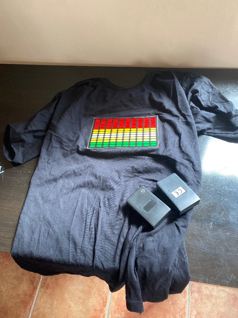 T -shirt (met equaliser), Muziek en Instrumenten, Ophalen, Zo goed als nieuw