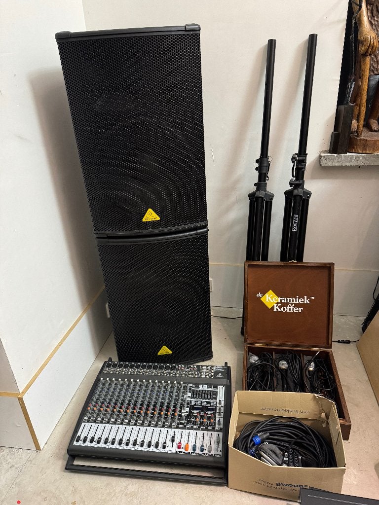 Behringer B215D actieve PA-luidsprekers met statieven, Muziek en Instrumenten, Ophalen of Verzenden, Zo goed als nieuw, 500 tot 1000 watt