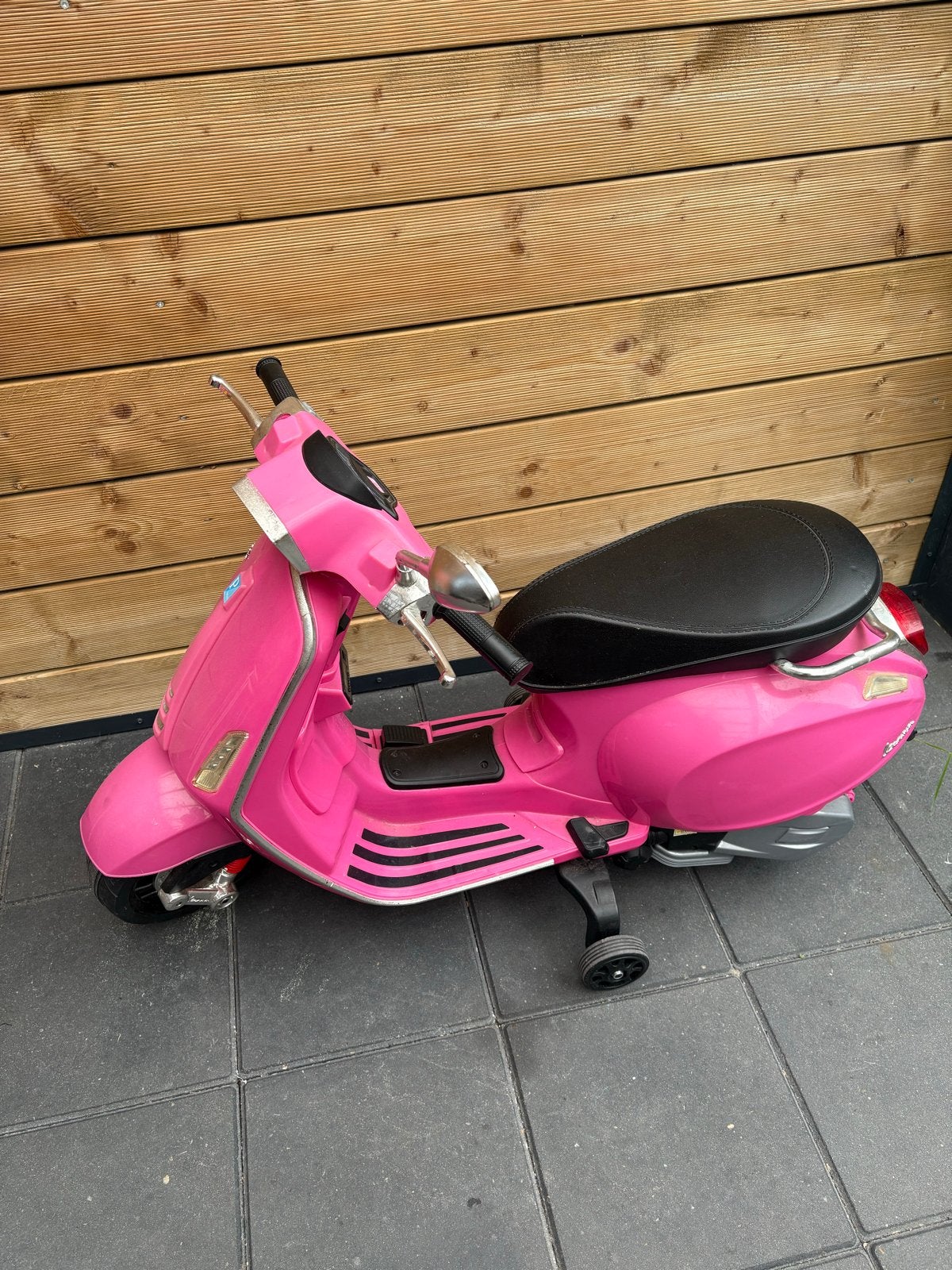 Vespa Sprint 6V Kinderscooter Roze, Gebruikt