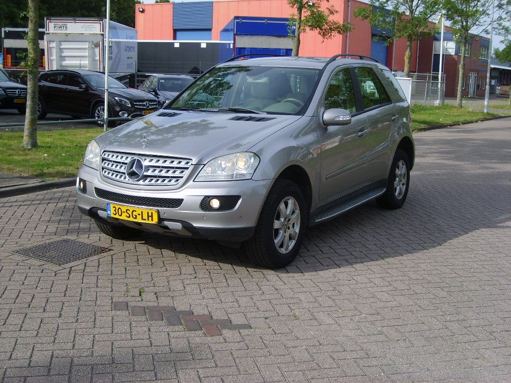 Mercedes-Benz M-Klasse 350 4 Matic (bj 2006, automaat), Auto's, Automaat, Gebruikt, Beige, Vierwielaandrijving