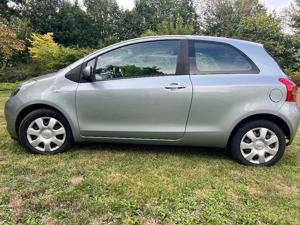 Toyota Yaris 1.3 16V Vvt-i 3DR MMT 2006 Grijs, Automaat, 40 €/maand, 750 kg, 4 cilinders