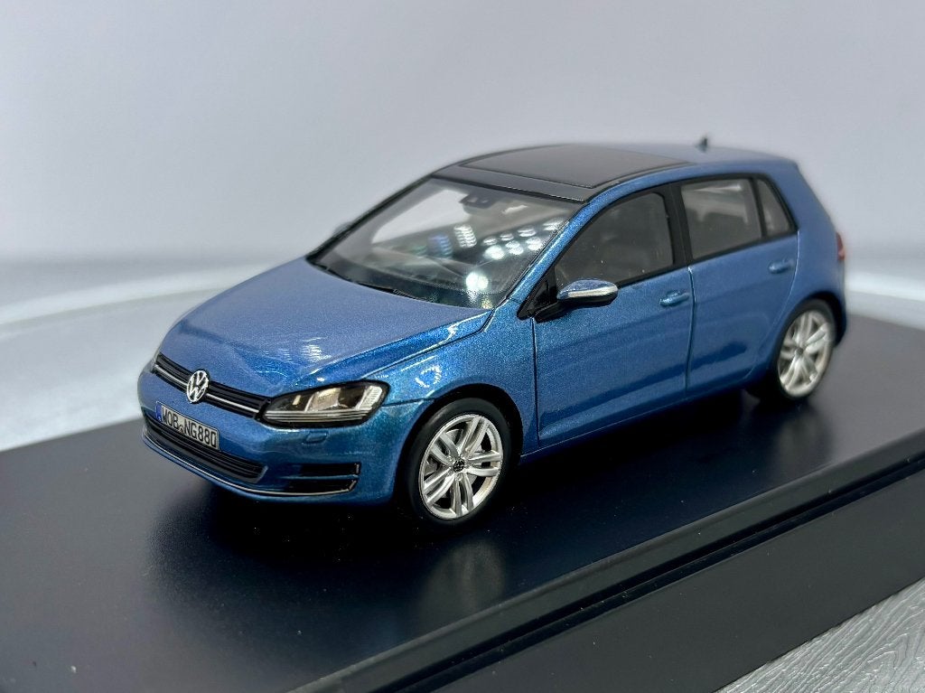 1:43  Volkswagen golf VII, Hobby en Vrije tijd, Modelauto's | 1:43, Ophalen of Verzenden, Zo goed als nieuw, Auto, Overige merken