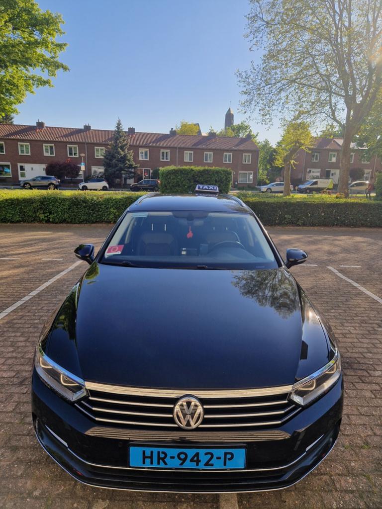 Taxi-klaar Volkswagen Passat Highline BlueMotion 1.6 TDI DSG, Auto's, Euro 5, USB, Zwart, Diesel