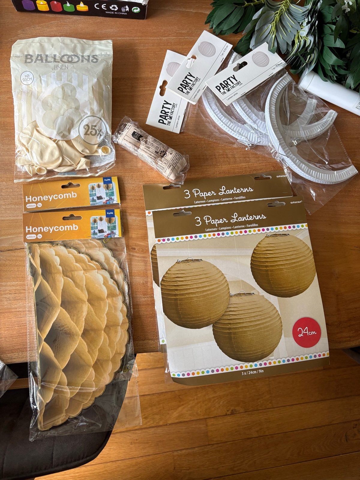 Trouwdecoratie pakket: ballonnen, lantaarns, lint & bordjes, Ophalen, Zo goed als nieuw, Versiering, Geboorte of Huwelijk