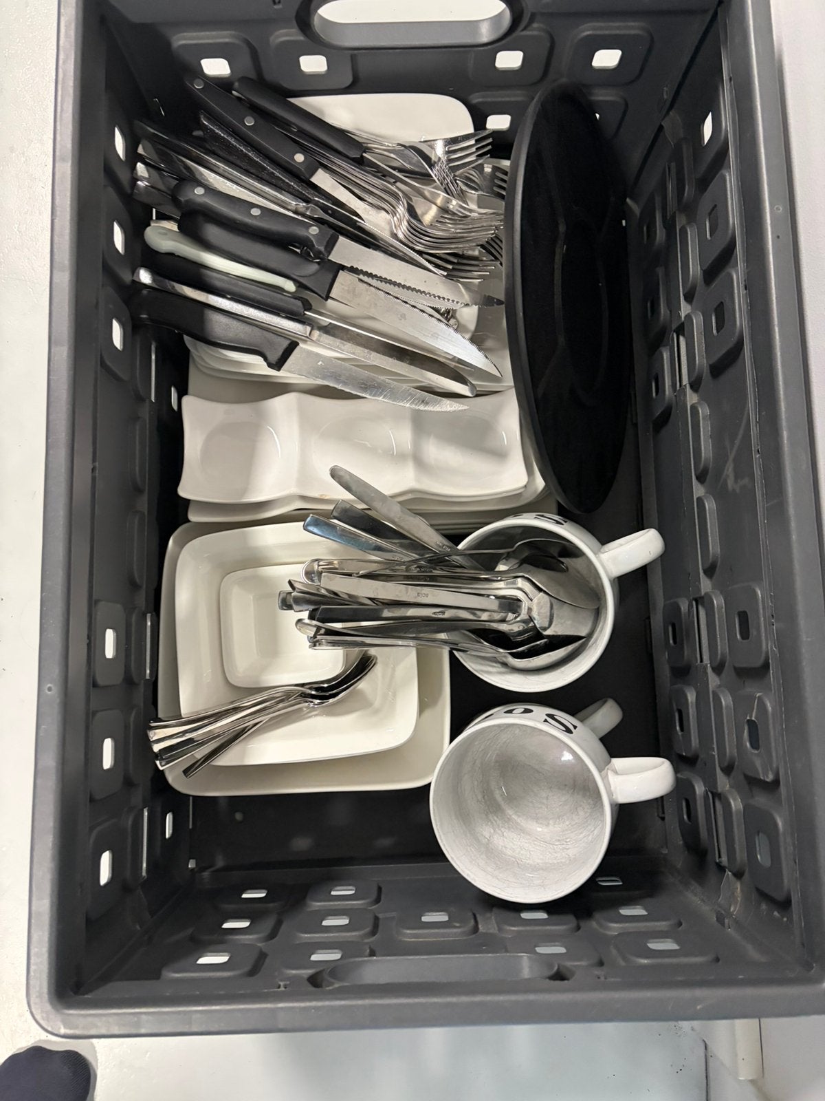 Servies en bestek, Ophalen