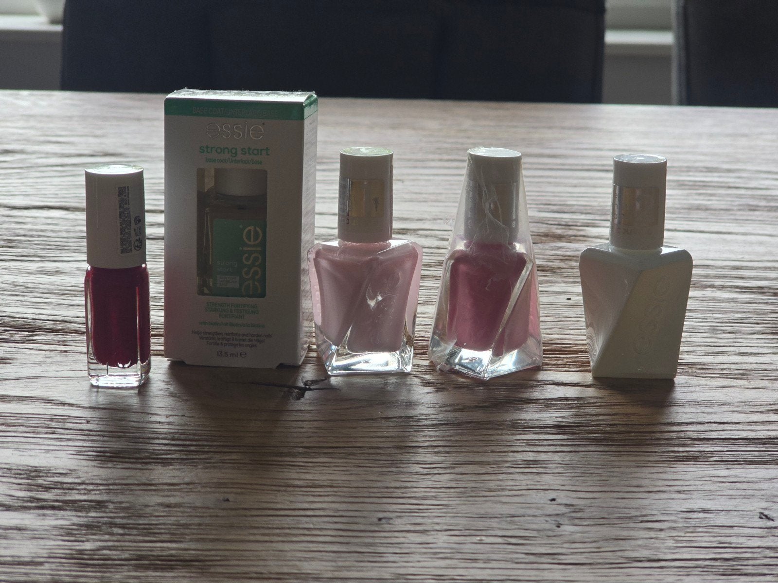 Essie en Rimmel Gellac Nagellak Set, Ophalen of Verzenden, Zo goed als nieuw, Handen en Nagels, Make-up